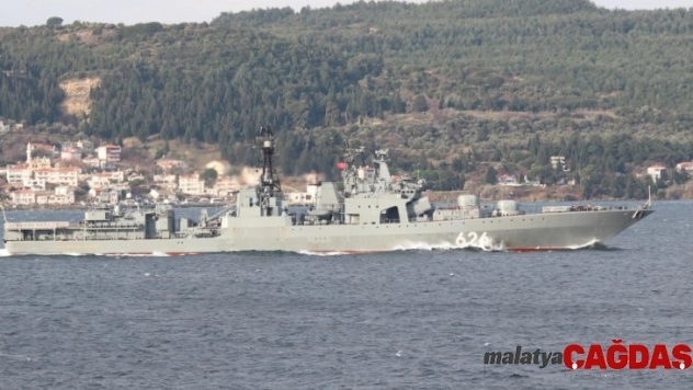 Rus savaş gemisi Çanakkale Boğazı'ndan geçti