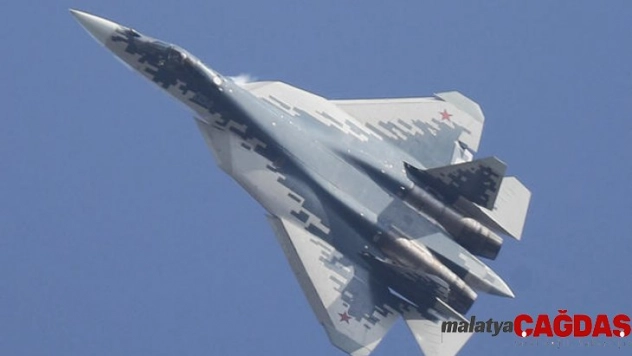 Rusya'da Su-57 savaş uçağı, test uçuşu sırasında düştü