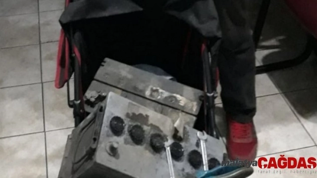 Sabah saat 04.00'da bebek arabasını kontrol eden polis şok oldu