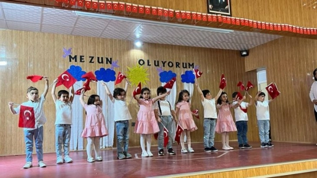 Sabancı'nın minikleri sahnede devleşti