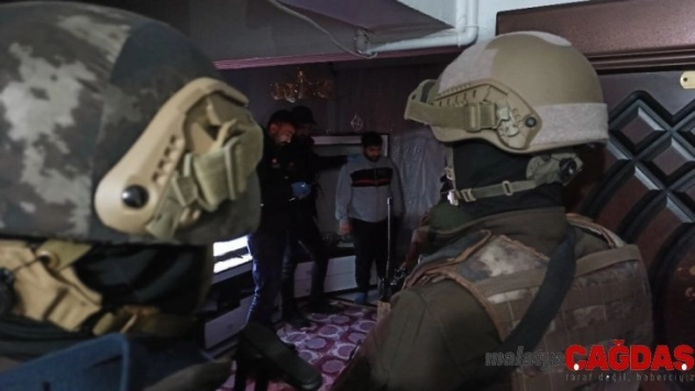 Şafak vakti bin polisle baskında 31 gözaltı