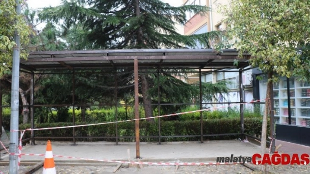 Safranbolu'da ayakkabı boyacıları için lostra salonu