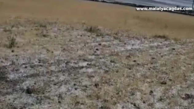 Sağanak yağış ve dolu ekili alanlara zarar verdi