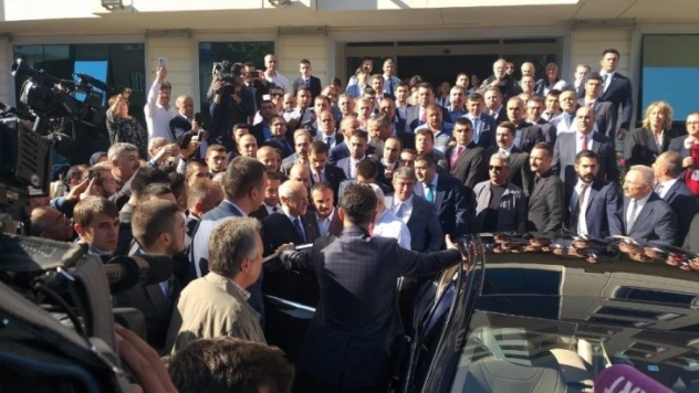 Sağlık Bakanı Koca, MHP Lideri Bahçeli'yi ziyaret etti