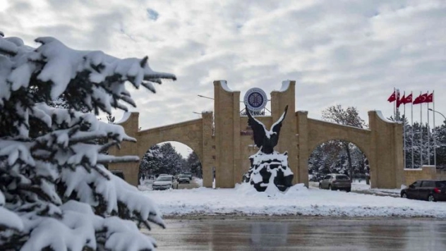 Sağlık Bilimleri Enstitüsü, YÖKAK kalite güvencesi etiketi almaya hak kazandı