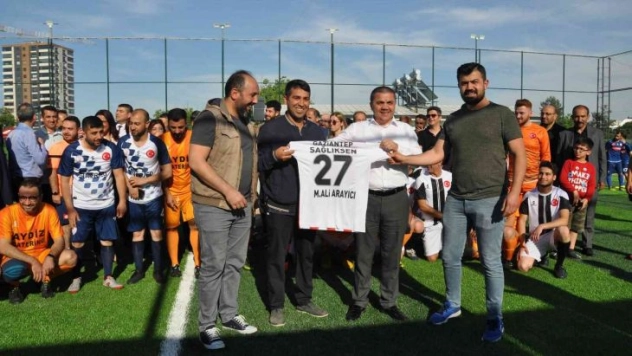 Sağlık çalışanları futbol turnuvasında buluştu