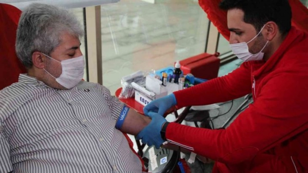 Sağlık çalışanlarından örnek davranış