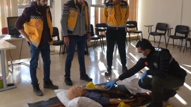 Sağlık personeline adli vakalarda delillere yaklaşım eğitimi