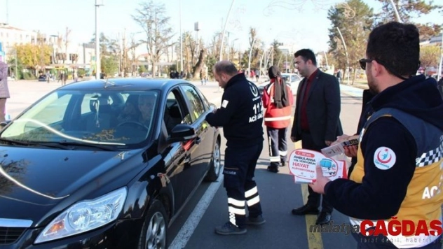 Sağlıkçılar 'Yaşama yol verin' dediler