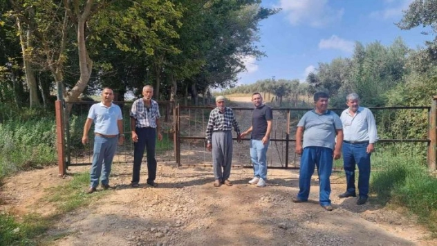 Sahibi yolu kapattı, mahalleli kapıda kaldı