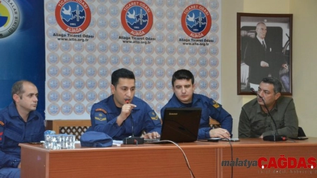 Sahil Güvenlik'ten Aliağalı balıkçılara bilgilendirme toplantısı