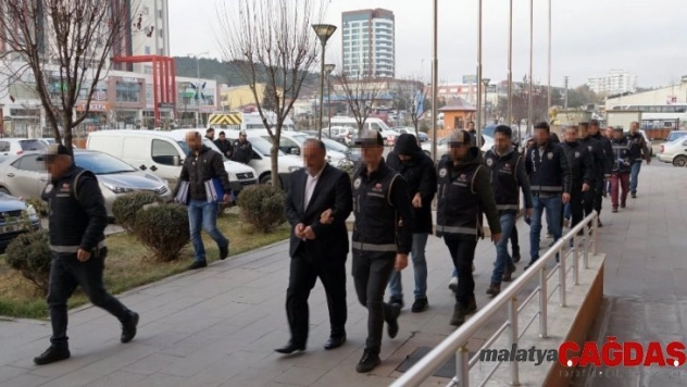 Sahte evraklarla insan kaçakçılığı yapan çeteden 4'ü tutuklandı