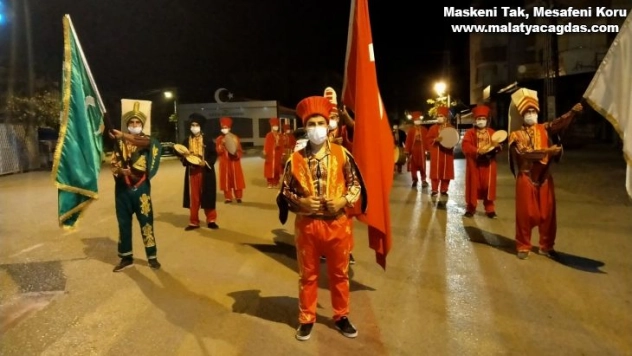 Sahurda mehter sürprizi