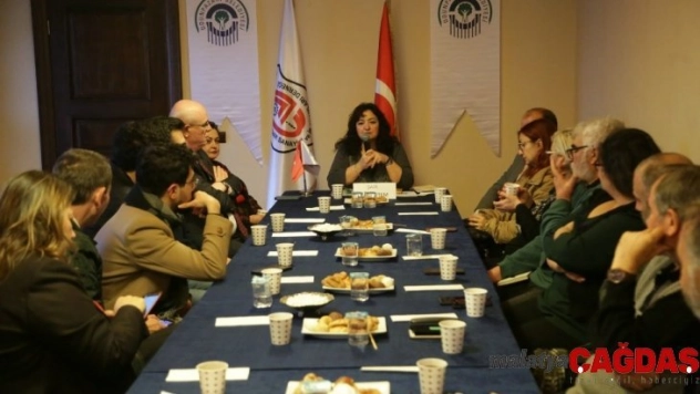 Şair Emel İrtem, Ataol Behramoğlu Kitaplığı'nda şiir tutkunları ile buluştu