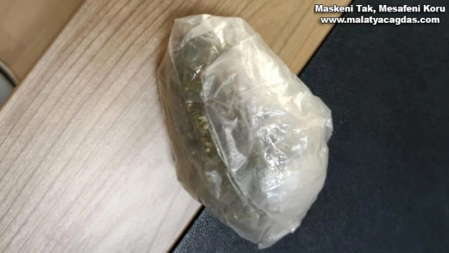 Salça kutusunda kargoyla uyuşturucu göndermek isterken yakalandı