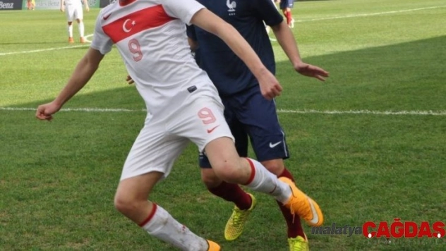 Salihli Belediyespor'a genç milli forvet