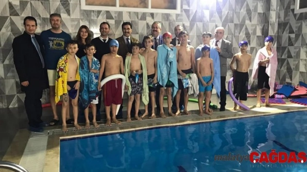 Salihli'de 'Yüzme bilmeyen kalmasın' projesi başladı