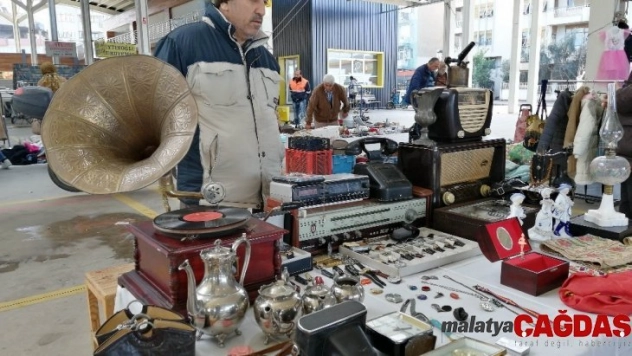 Salihli'deki ikinci el eşya pazarına büyük ilgi