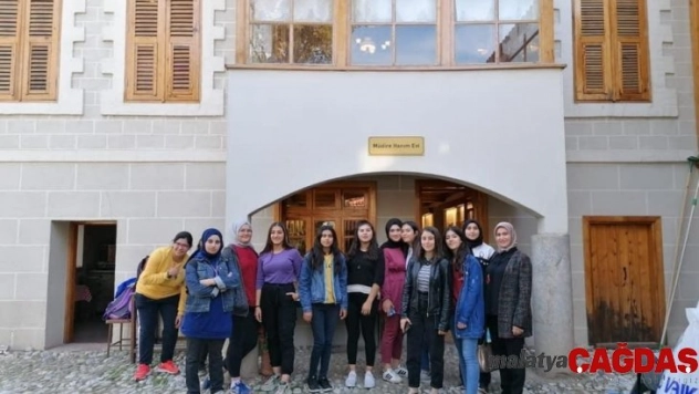 Salihli Kent Müzesine ara tatilde ziyaretçi akını