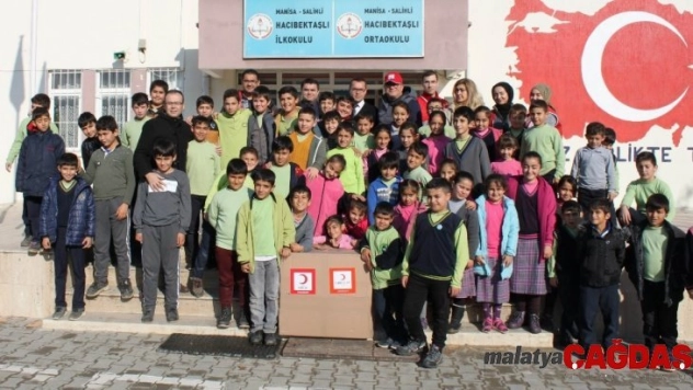 Salihli Kızılay, çocukları sevindirdi