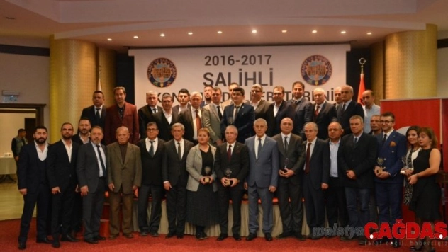 Salihli'nin rekortmen iş adamları plaketle onurlandırıldı