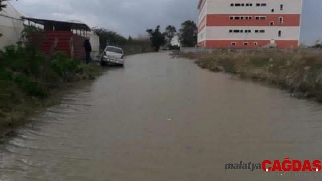 Samandağ'da bir okula aşırı yağış tatili