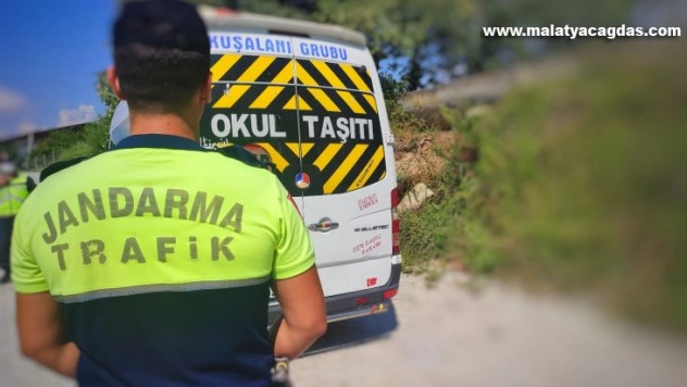 Samandağ'da jandarma trafik ekipleri öğrenci servis araçlarını denetledi