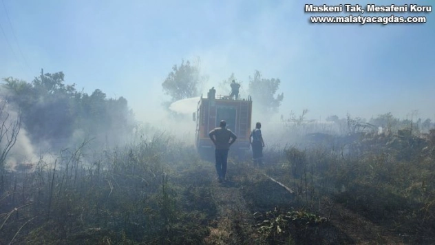Samandağ'da seralar son anda yanmaktan kurtuldu