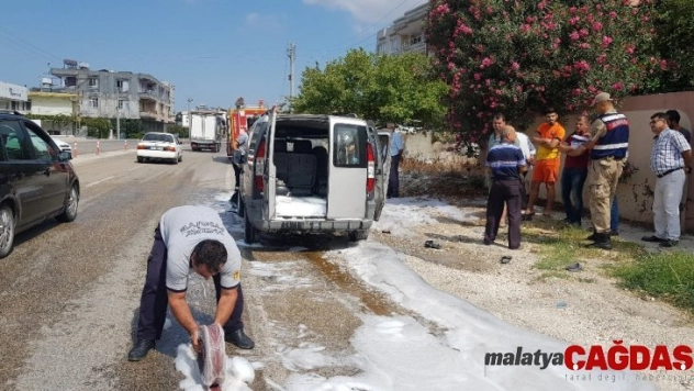 Samandağ'da seyir halindeki otomobil yandı