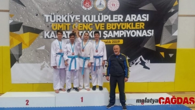 Şamiloğlu Türkiye üçüncüsü