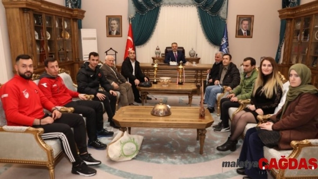 Şampiyonluk sevincini Başkan Aktaş'la paylaştılar