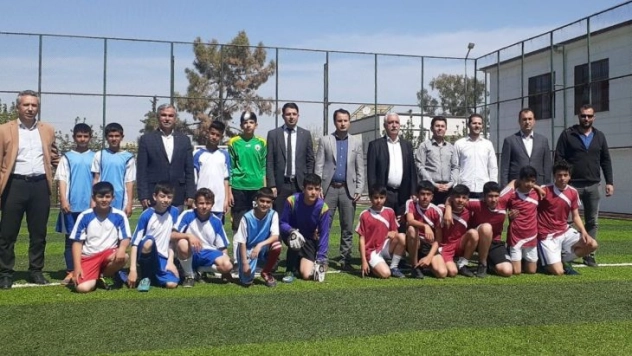 Samsat'ta ortaokullar arası futbol turnuvası yapıldı