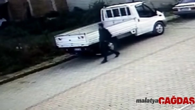 Samsun'da araçtan hırsızlık kamerada