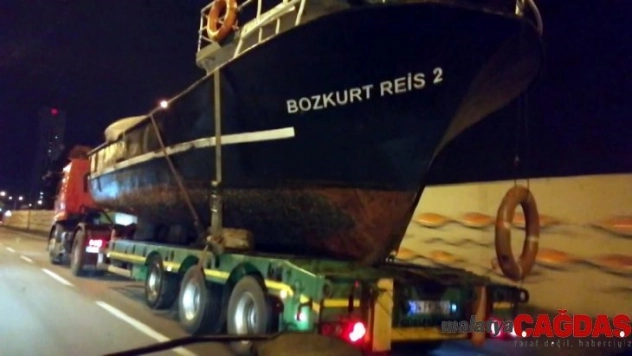 Samsun'da gemiyi karadan yürüttüler