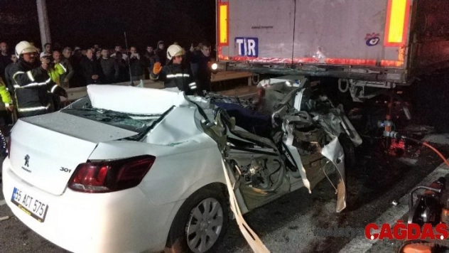 Samsun'da otomobil tırın altına girdi: 1 ölü