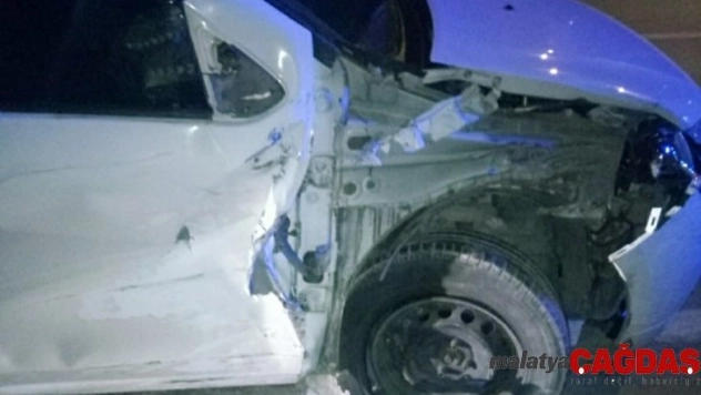 Samsun'da tır otomobil ile çarpıştı: 3 yaralı