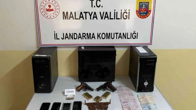 Sanal ortamında yasa dışı bahis oynatanlara 4 gözaltı