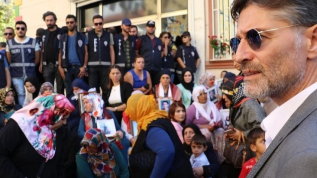 Sanat camiasından ailelerin HDP önündeki eylemine destek