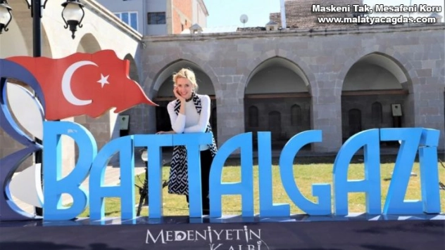 Sanatçı Wilma Elles, Battalgazi'ye hayran kaldı