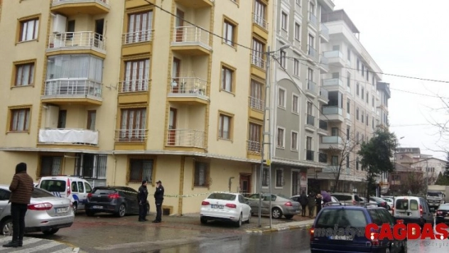 Sancaktepe'de 5. kattan atlayan kadın hayatını kaybetti
