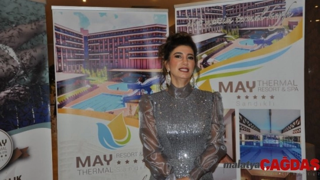 Sandıklı'da yılbaşı akşamı Nadide Sultan rüzgarı esti