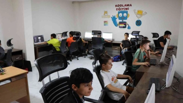 Şanlıurfa'da çocukları teknoloji ile buluşturan atölye