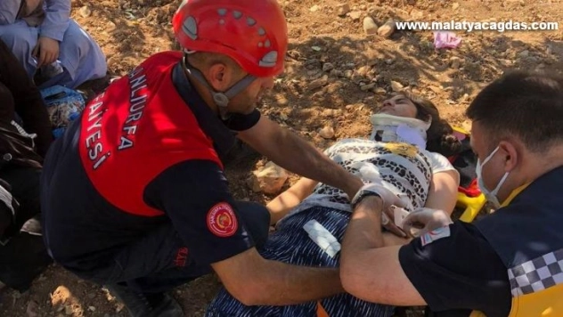 Şanlıurfa'da devrilen araçtaki 4 kişi yaralandı