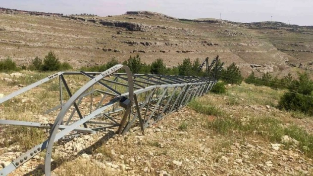 Şanlıurfa'da fırtınanın yıktığı 144 elektrik direği yenilendi