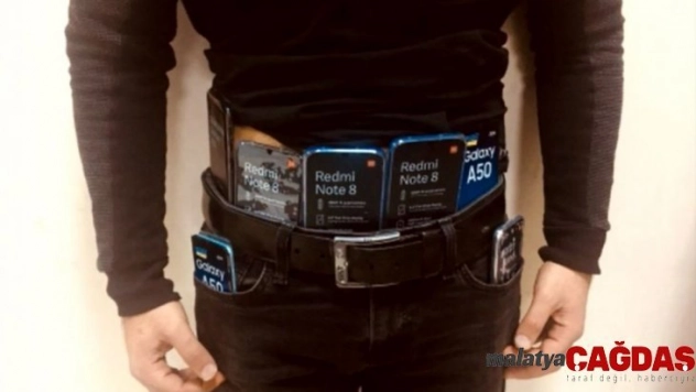 Şanlıurfa'da gümrük kaçağı 114 telefon ele geçirildi