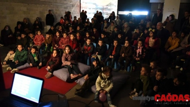 Şanlıurfa'da Hacivat ve Karagöz'e çocuklardan yoğun ilgi