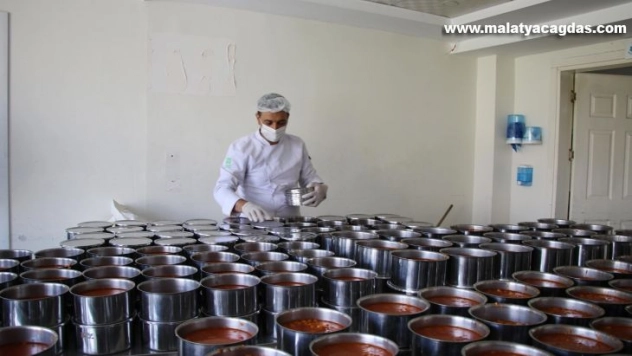 Şanlıurfa'da her gün 706 aileye sıcak yemek dağıtılıyor