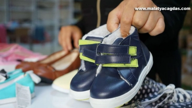 Şanlıurfa'da ihtiyaç sahiplerinin bayramlıkları sosyal marketten