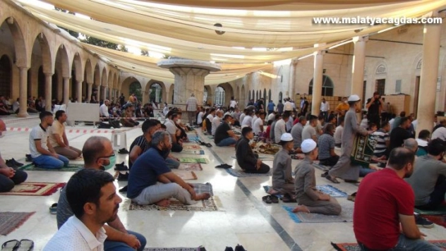 Şanlıurfa'da Kurban Bayramı namazı sevinci