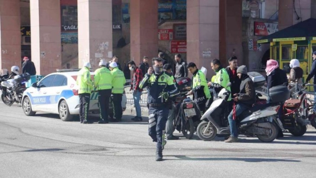 Şanlıurfa'da motosiklet sürücülerine ceza yağdı